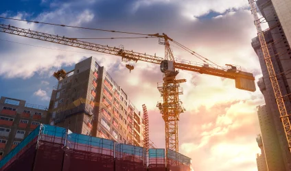 Cantiere edile con gru, chiama Lasco S.r.l. per un preventivo